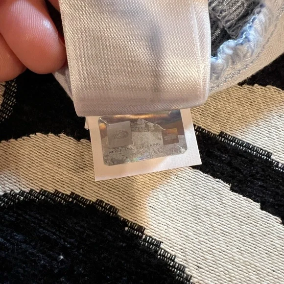 The North Face pinstripe shorts size 6 - Picture 8 of 9